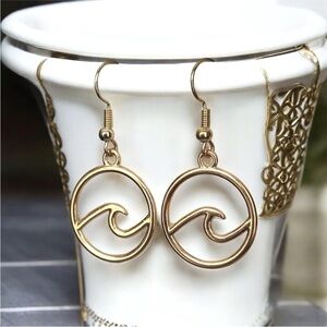 5 For $25💫Golden Ocean Wave Dangles